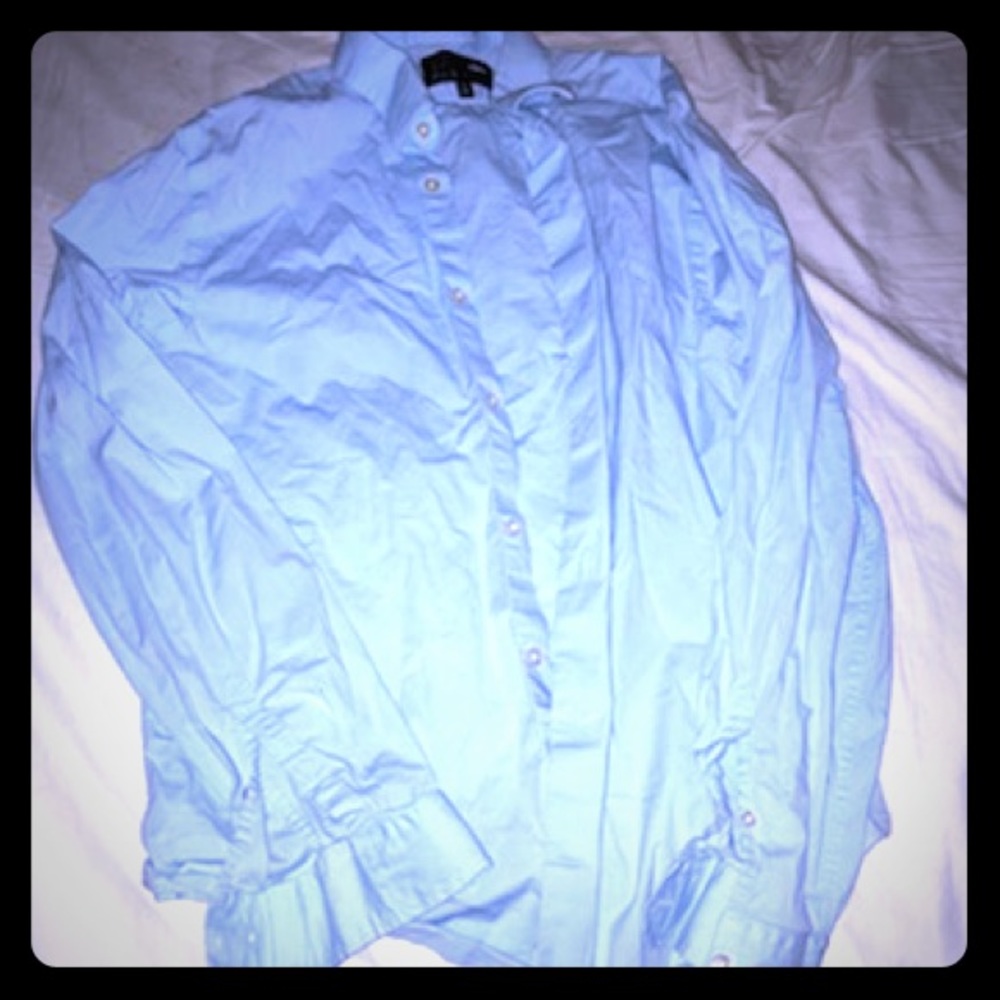 Men’s medium collared shirt